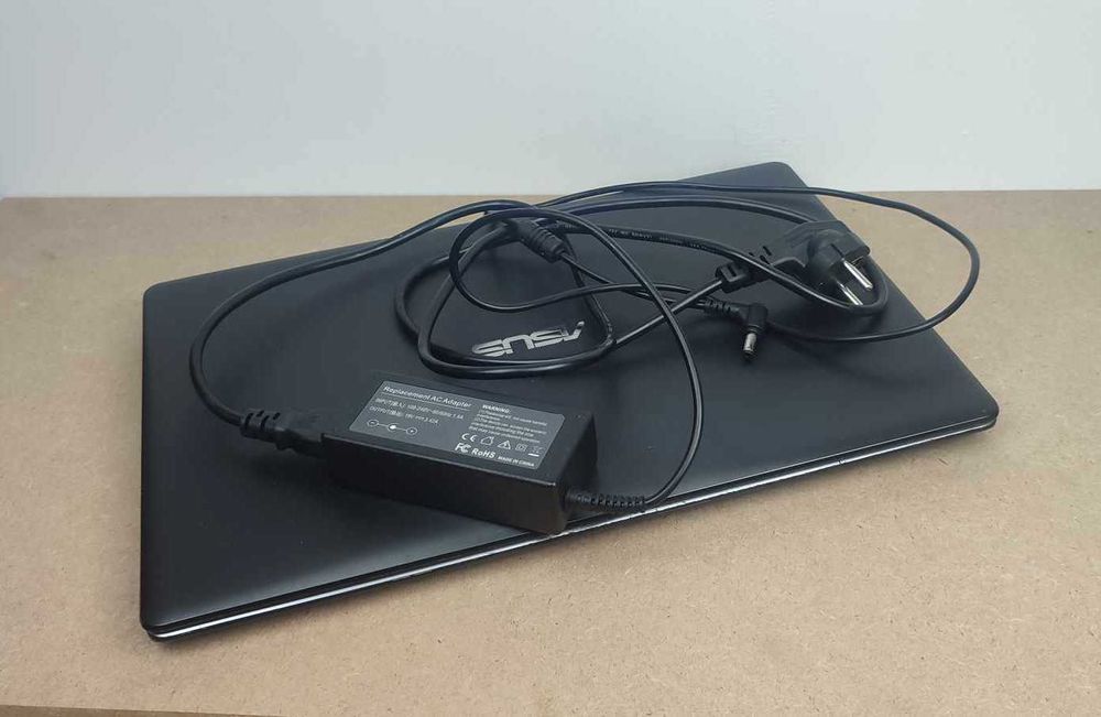 Laptop Asus Intel Core i3 CPU 1.80 Hz 4 GB dysk do laptopa 500 gb