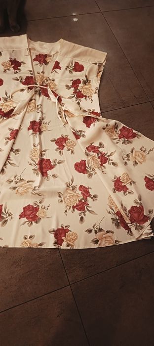 Elegancki Szlafrok w róże, rozmiar M/L