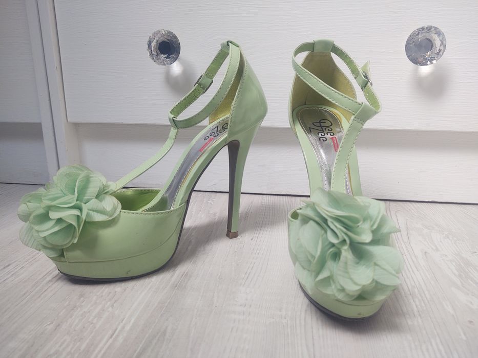 Sandałki na platformie Dee Zee