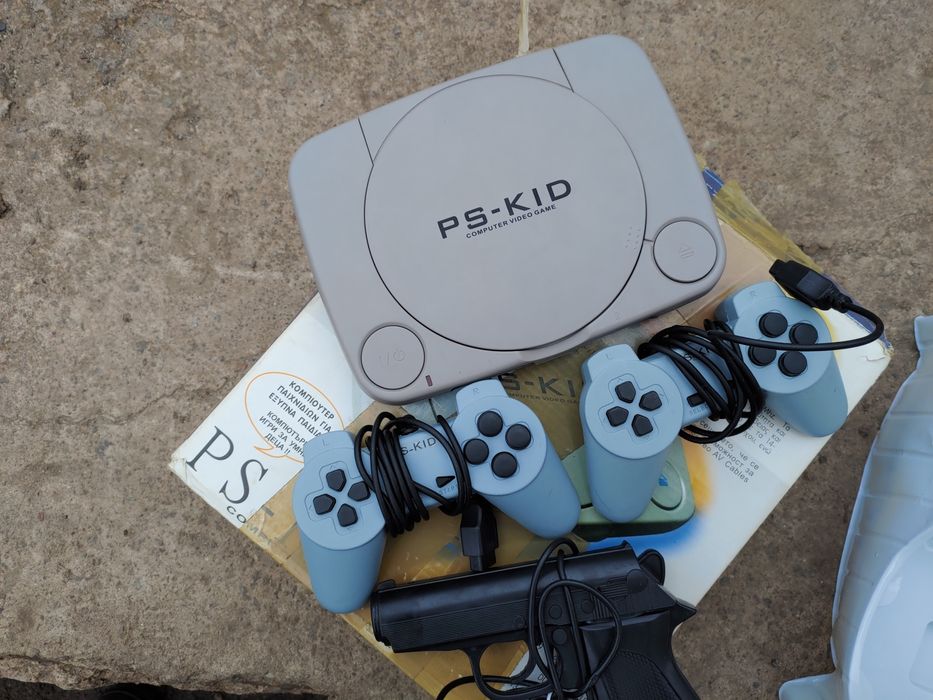 Игровая приставка PS-KID.