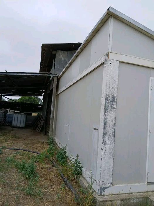 Contentor,com WC ,em bom estado