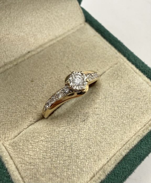 Złoty pierścionek z diamentami 0,20ct
