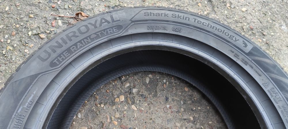 215/55r17 Uniroyal Rainsport 5 dot 0525
