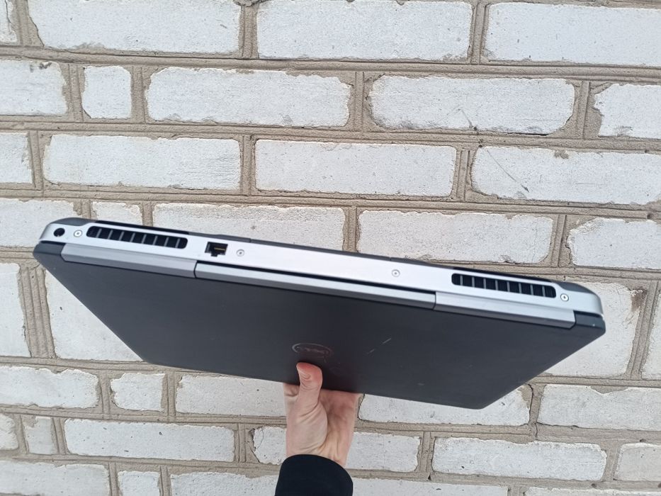 Стан 9 з 10, 17.3" Ігровий ноутбук DELL (i7 6820HQ/16/512/M1200 4GB)