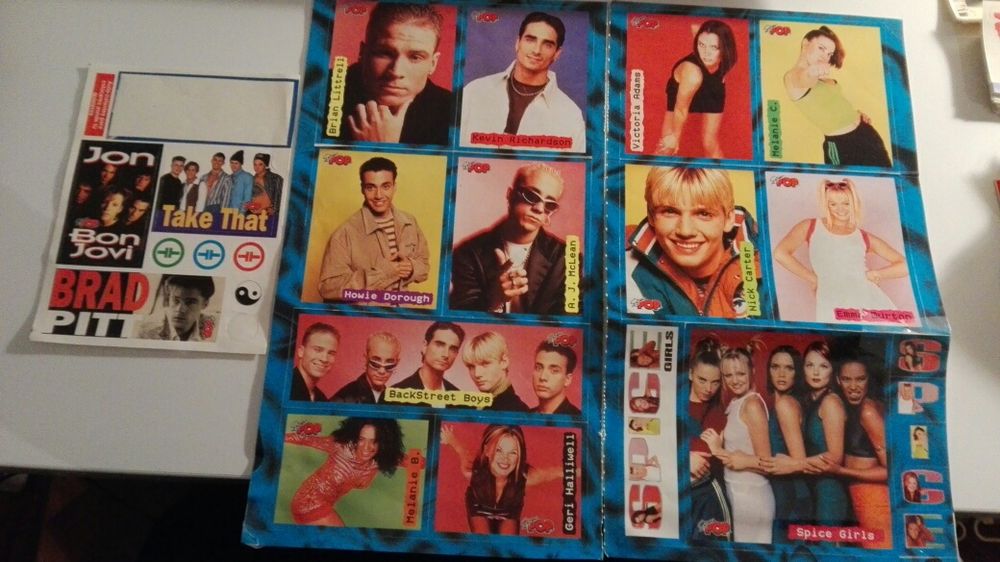 Autocolantes, cromos e brindes antigos