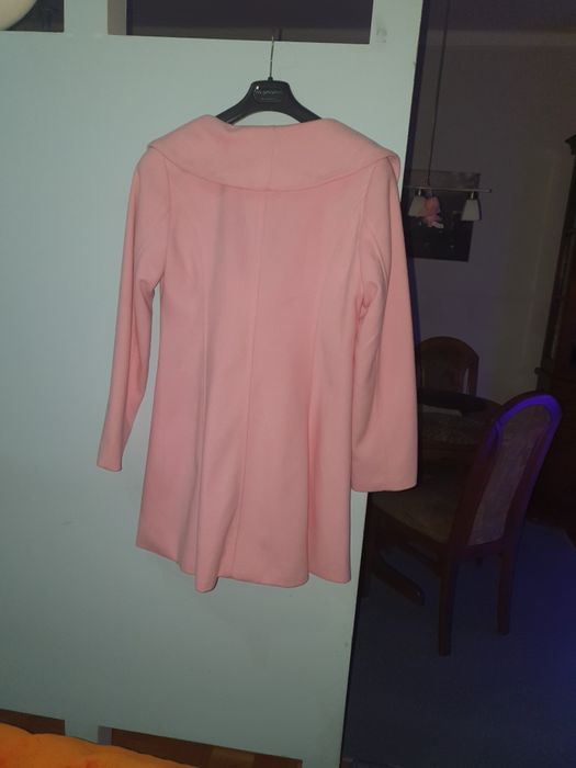 Elegancki plaszcyk damski