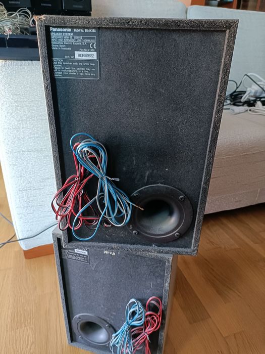 Par de colunas Panasonic Modelo SB-AK28A