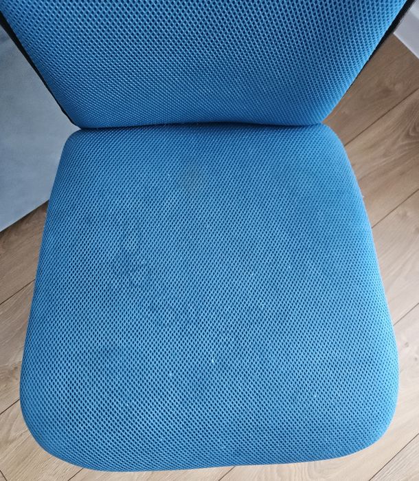 Krzesło biurowe niebieskie