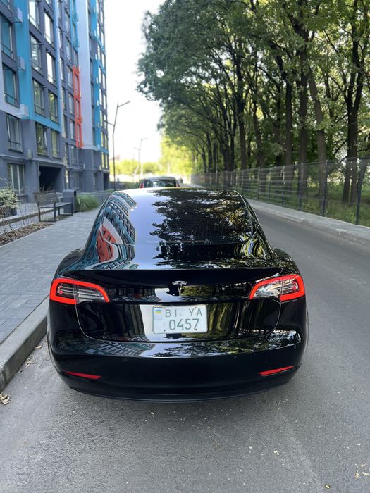 Продам Теслу 2019 рік