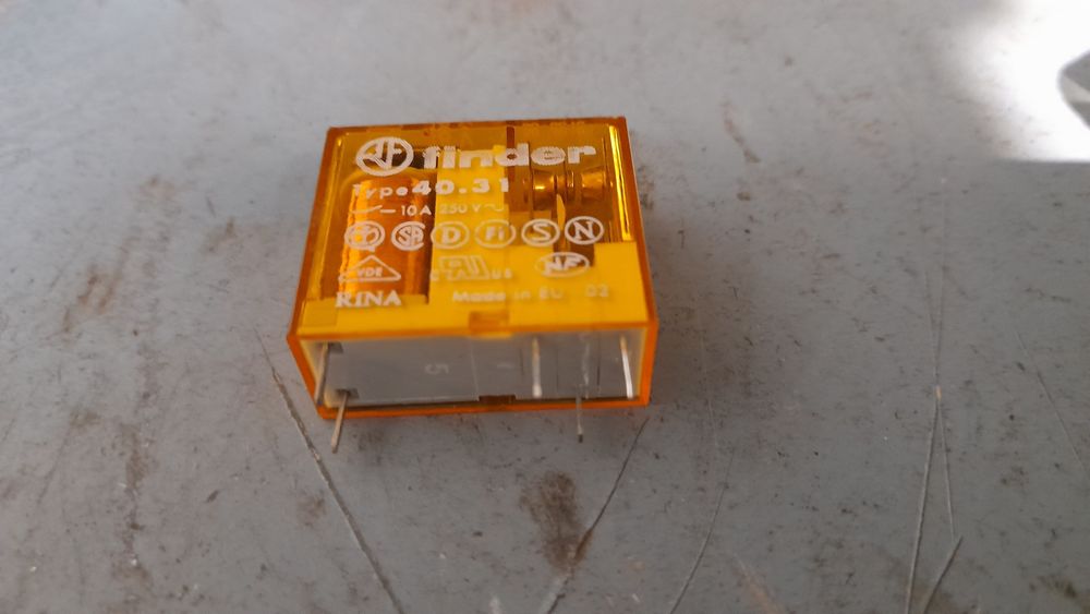 Mini relés finder + bases