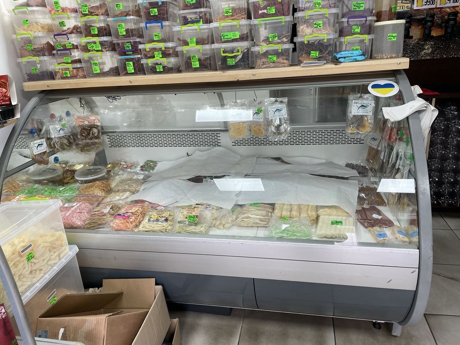 Витрина большая, в робочем состоянии