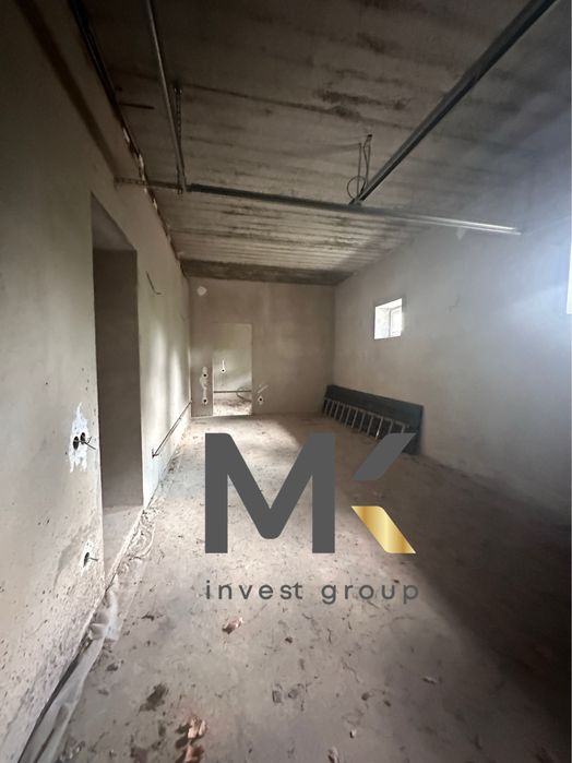 Продаж двоповерхового будинку з великою ділянкою. Стоянка-2