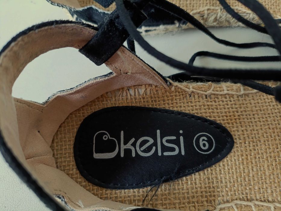 Kelsi - wiązane espadryle boho pompony - 6/40/25 cm