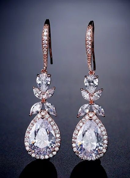 Eleganckie kolczyki złote długie cyrkonie sześcienne wesele święta