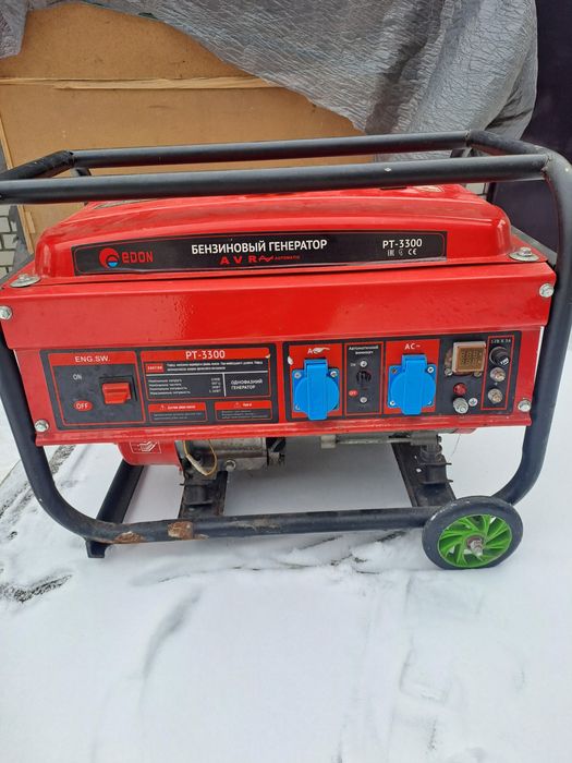 Продам генератор бензиновый 3.2  кв