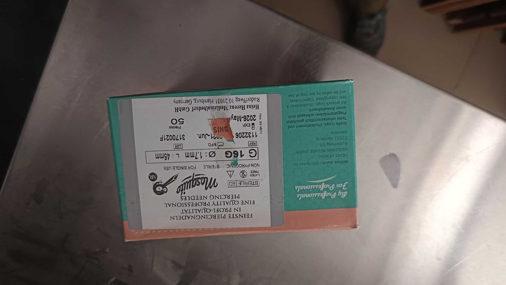 Kit completo para piercing corporal.