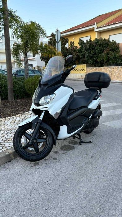 YAMAHA X_MAX 125