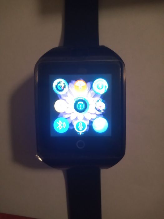 Smartwatch z wbudowanym aparatem.