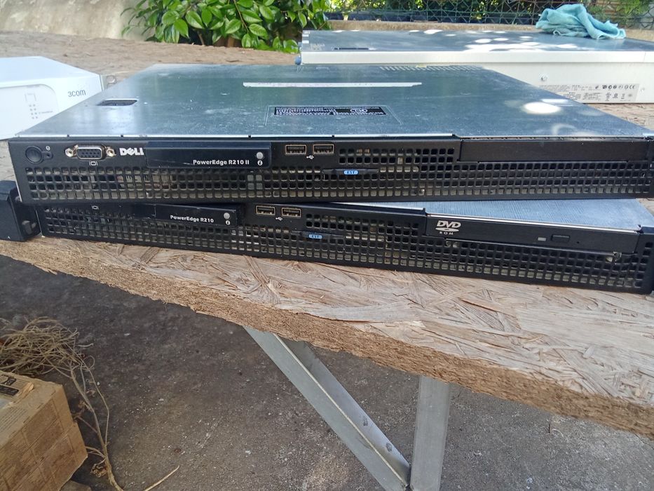 Servidor hpDell PowerEdge R210 Quad-Core X3430 | 8GB | 2x1TB HDD | 1 U Server + Dell PowerEdge R210 II