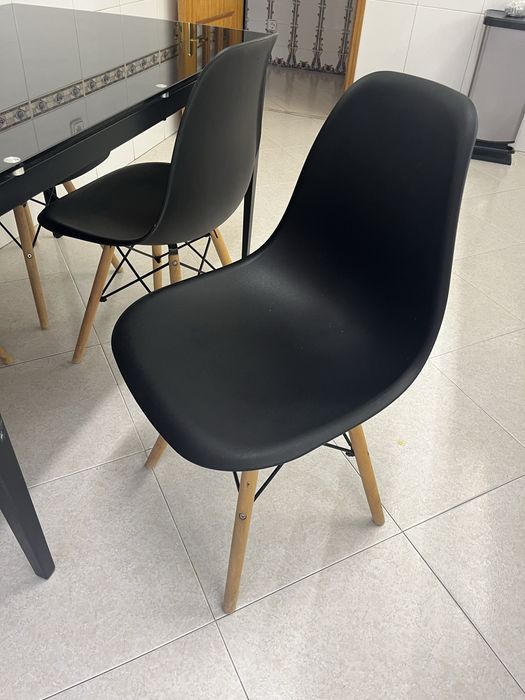 Conjunto mesa e cadeiras