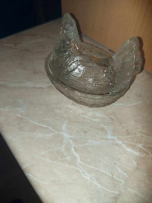 Śliczna bomboniera  w kształcie kury