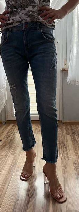 Spodnie dżinsowe jeans dżinsy Zara boyfriend z przetarciami luźne S