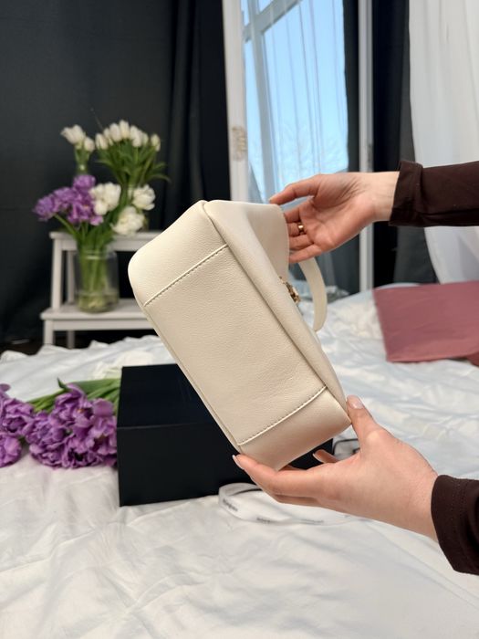 Сумка YSL Yves Saint Laurent Bucket Bag Ivory Leather with Gold