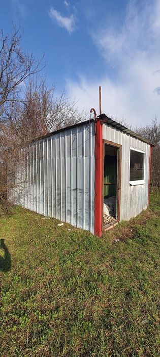 Продам дачу  возле озера с контейнерами