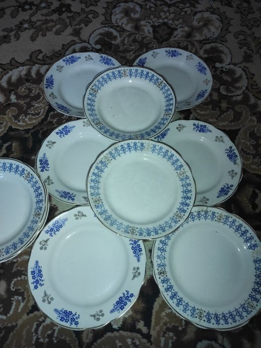 Тарелки мелкие  5 штук