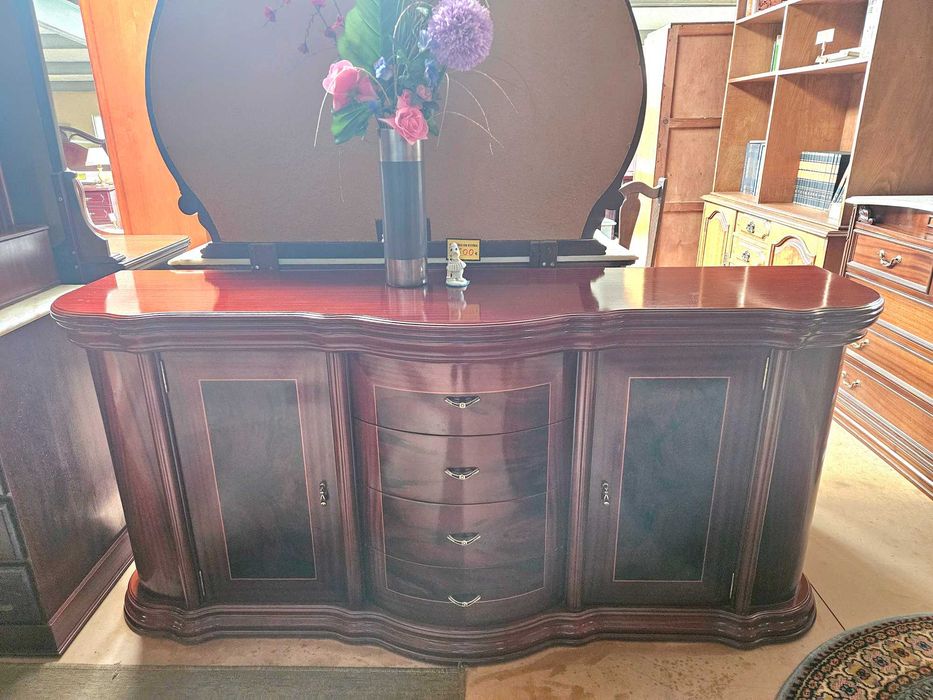 Sideboard – Excellent Overall Condition