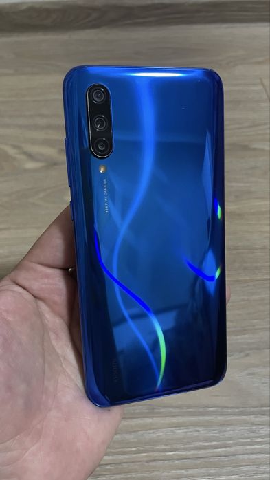 Продам Xiaomi Mi 9 Lite Blue 64 Gb
