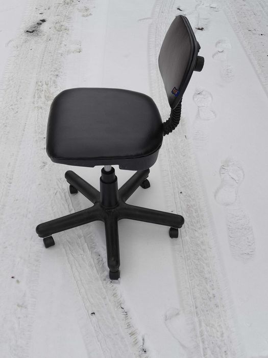 Маникюрное кресло (стул косметолога)