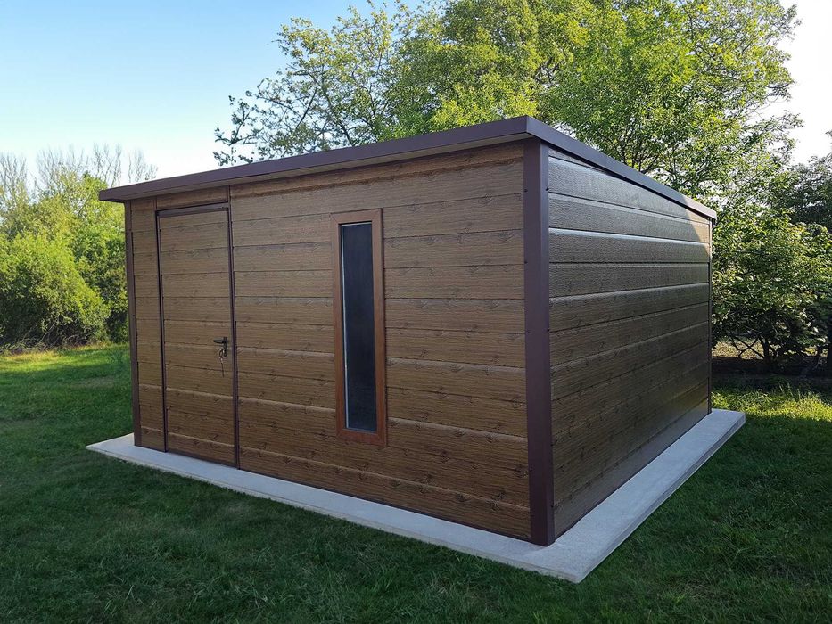 Garaż ocieplany z płyty warstwowej 4×4m – imitacja drewna