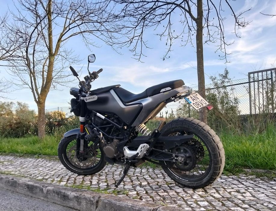 Husqvarna Svartpilen 125 – 2022 – Varios extras incluidos.
