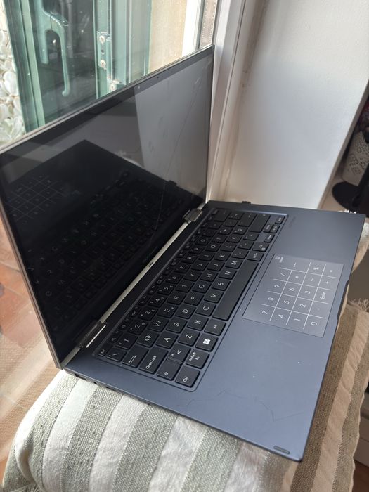 ASUS VIVOBOOK TP1400KA funcional ecrã partido + carregador e rato