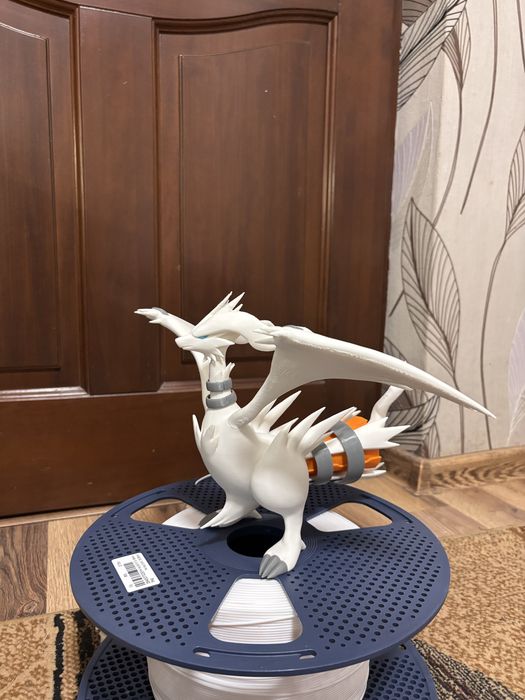 Reshiram figurka