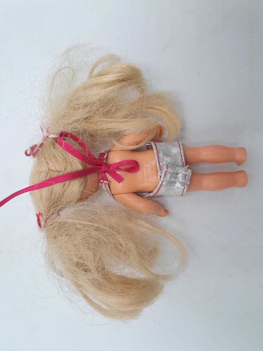 Lalka Simba mała mini jasne długie blond włosy, kucyki, srebrny strój