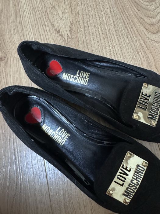 Лофери love moschino 36 розмір