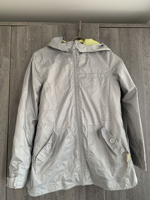 Куртка на дівчинку