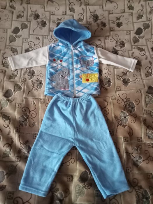 Продам костюм троечка на мальчика 6мес.