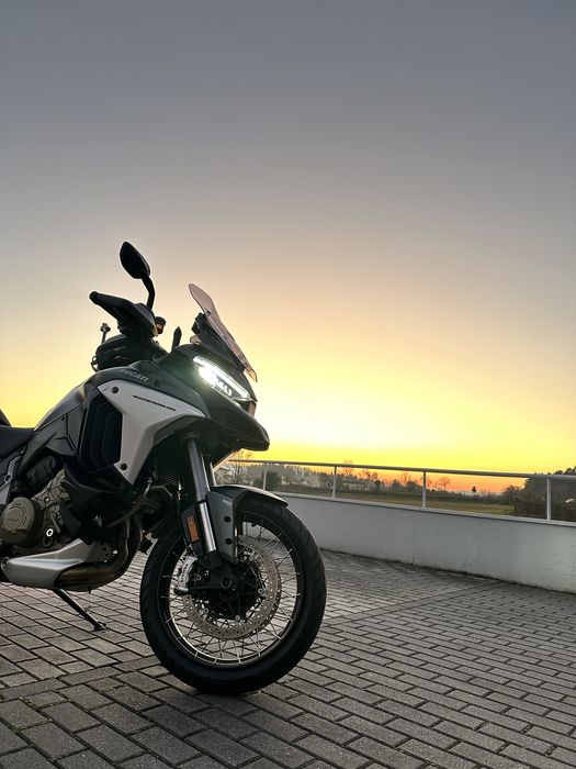 Ducati Multistrada V4S travel & radar