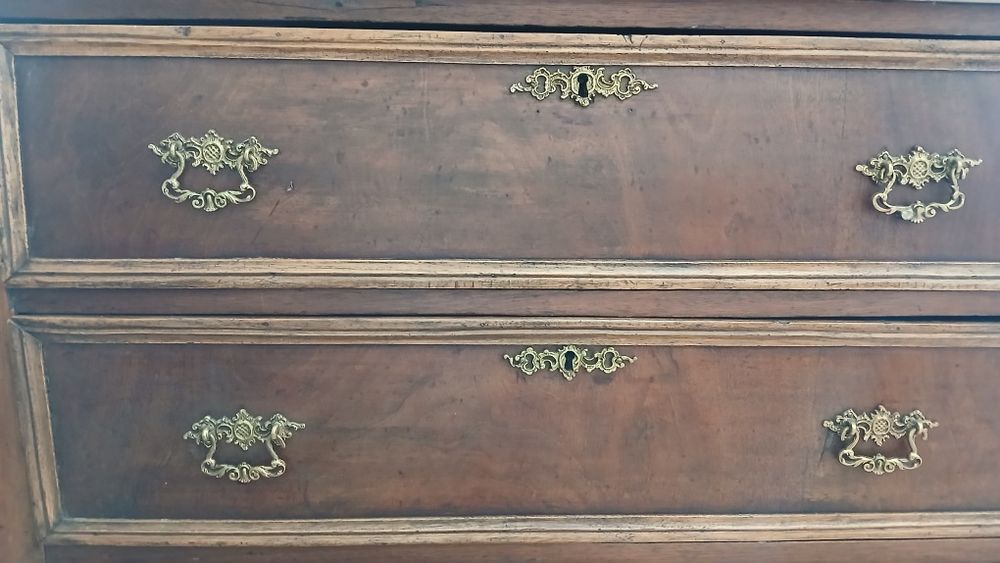 Cómoda e móvel de colocar em cima