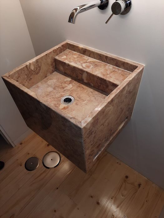 Lavatório Lióz mármore rosa