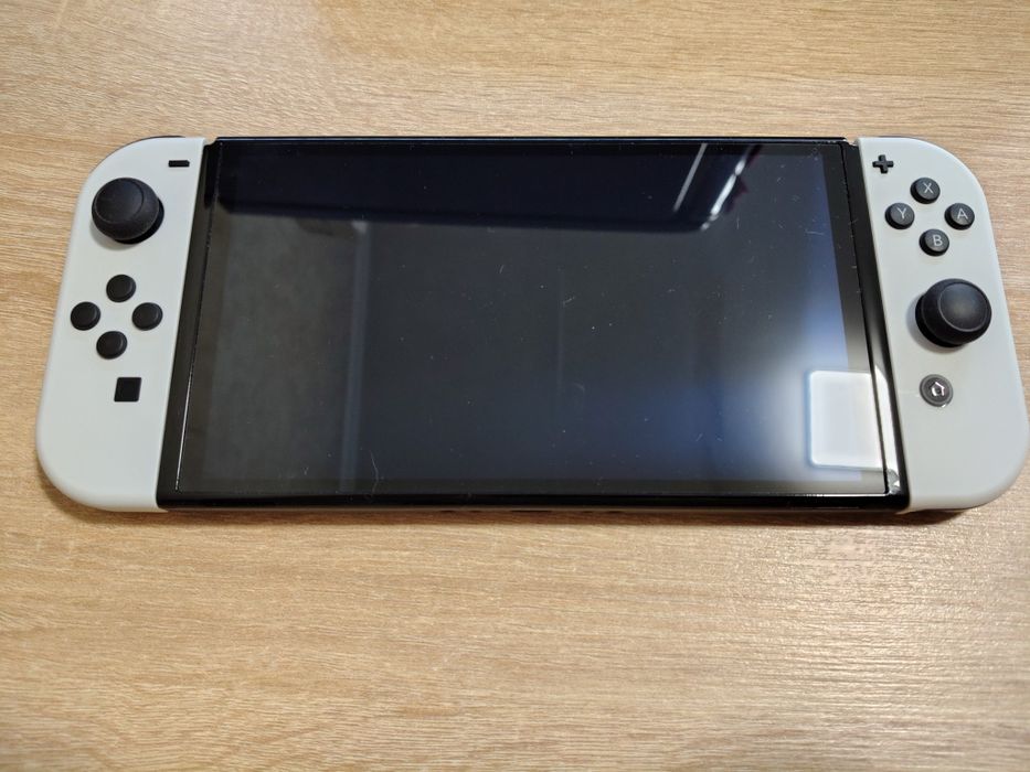Продам Nintendo Switch OLED.