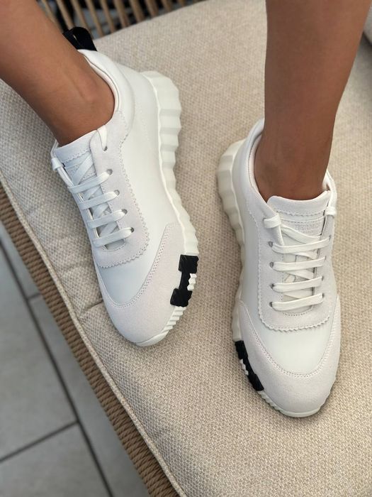 Кросівки Hermes, багато