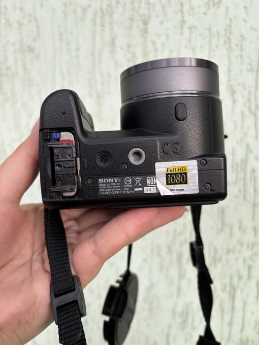 Цифровий фотоапарат Sony Cyber-shot DSC-H7