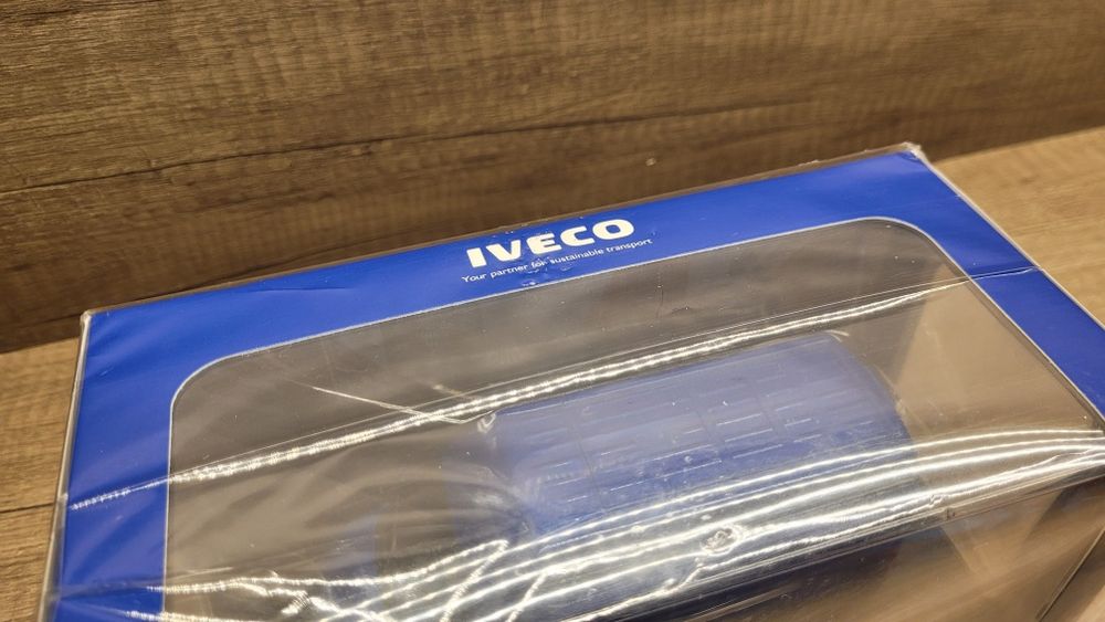 Model IVECO DAILY 2019 1:43 ELIGOR Blue Boreale Furgon MY19 NOWY