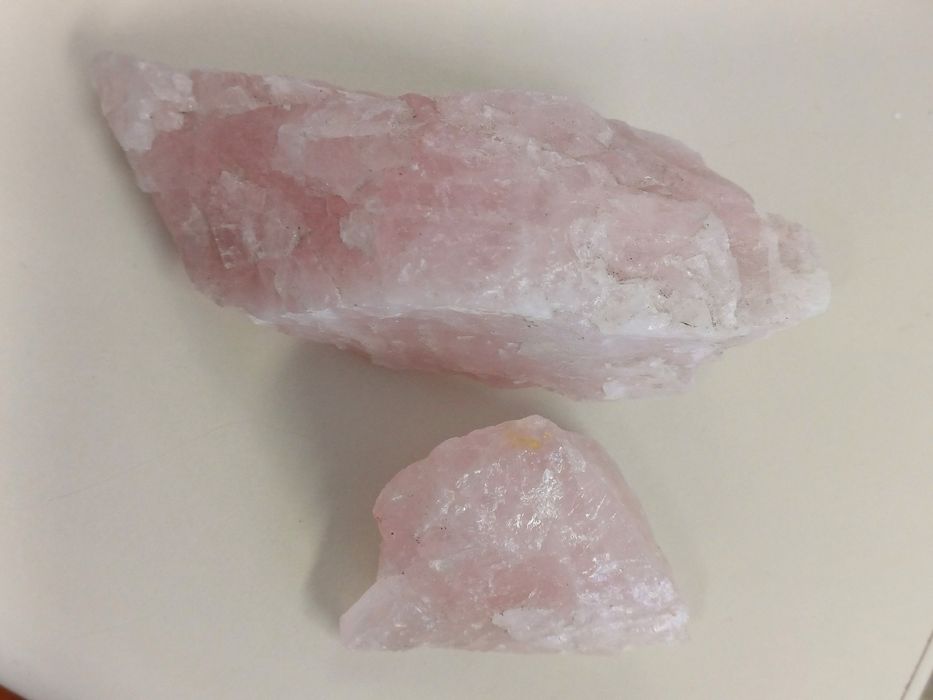 Pedras - 2 pedras de quartzo rosa