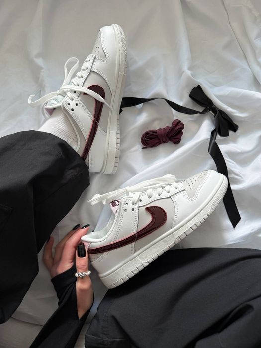 Nike Dunk SB Low Sail Burgundy Crush жіночі кросівки найк данк