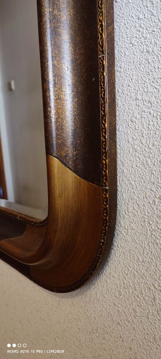 Espelho antigo revestido a talha